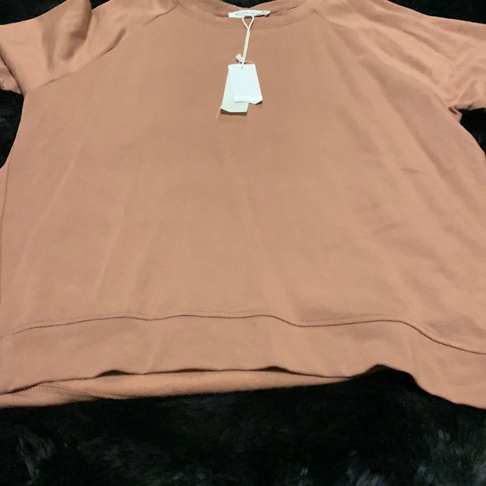 long sleeve crewneck, soft, pinkish color